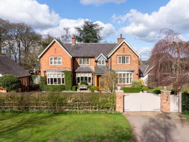 5 bed house for sale
