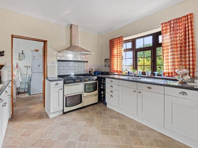 5 bed house for sale