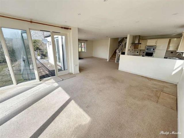 5 bed house for sale