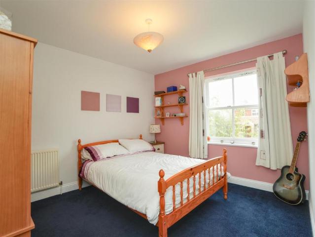 5 bed house for sale