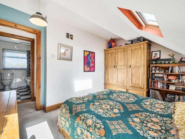 5 bed house for sale