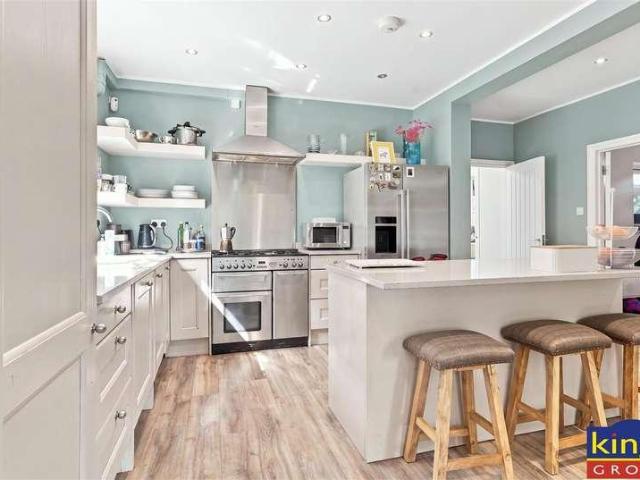 5 bed house for sale