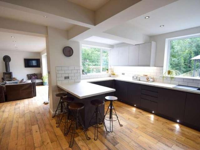 5 bed house for sale