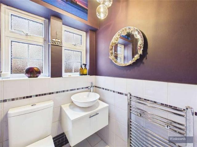 5 bed house for sale