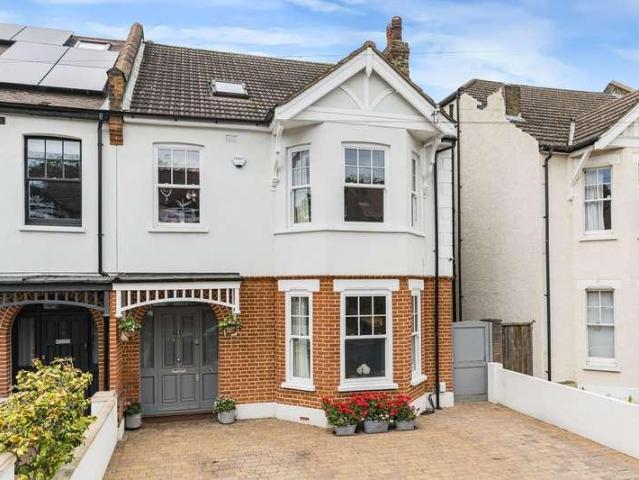 5 bed house for sale