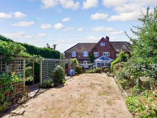 5 bed house for sale