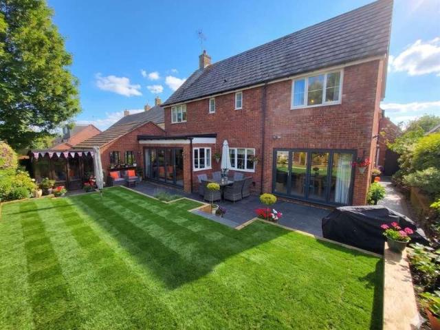 5 bed house for sale
