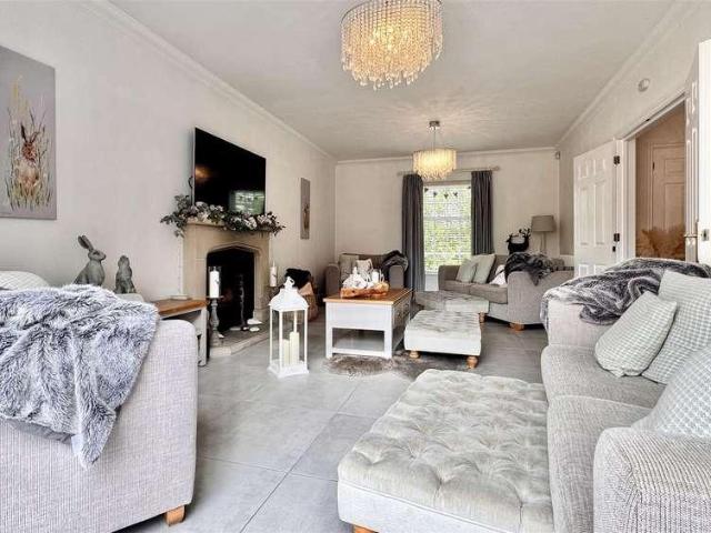 5 bed house for sale