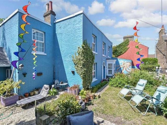 5 bed house for sale