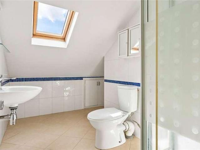 5 bed house for sale