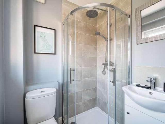 5 bed house for sale