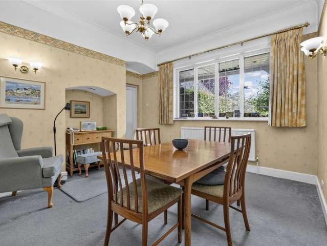 5 bed house for sale
