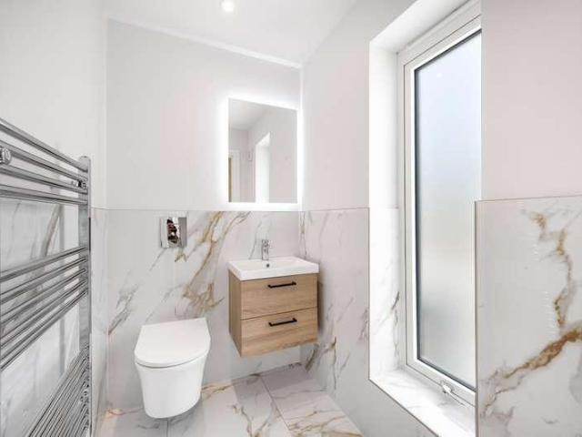 5 bed house for sale