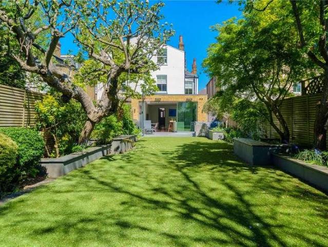 5 bed house for sale