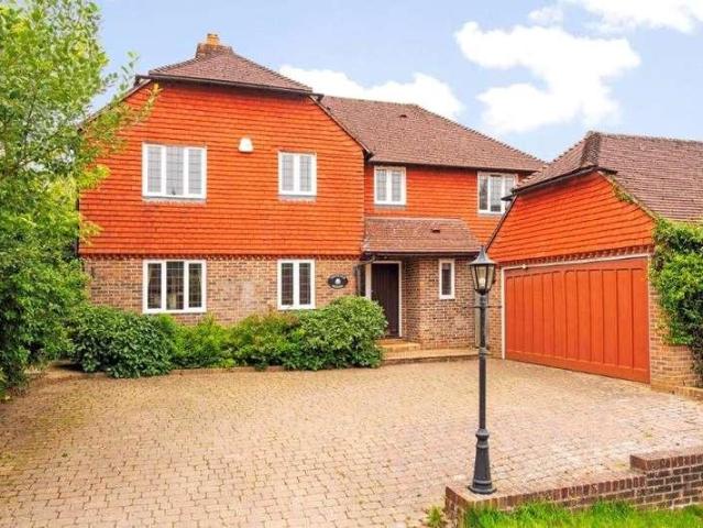 5 bed house for sale