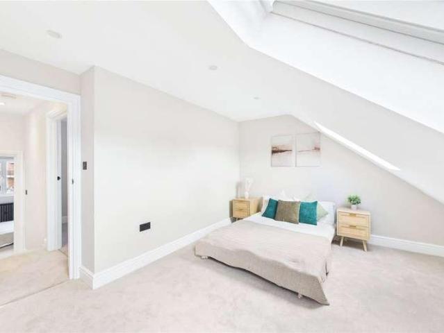 5 bed house for sale