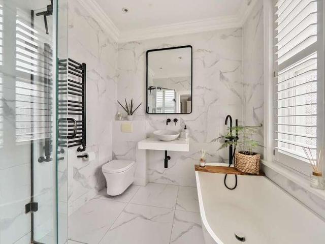5 bed house for sale