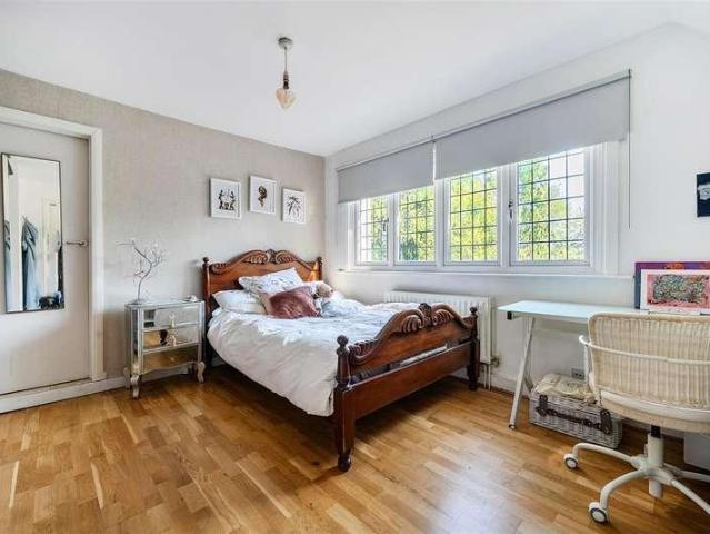 5 bed house for sale