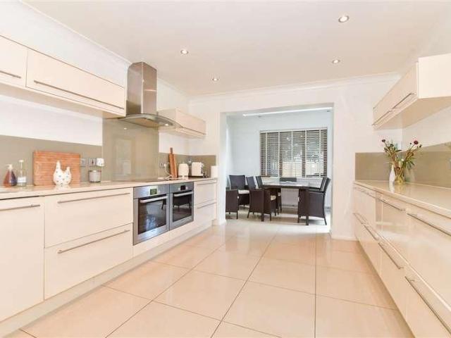 5 bed house for sale