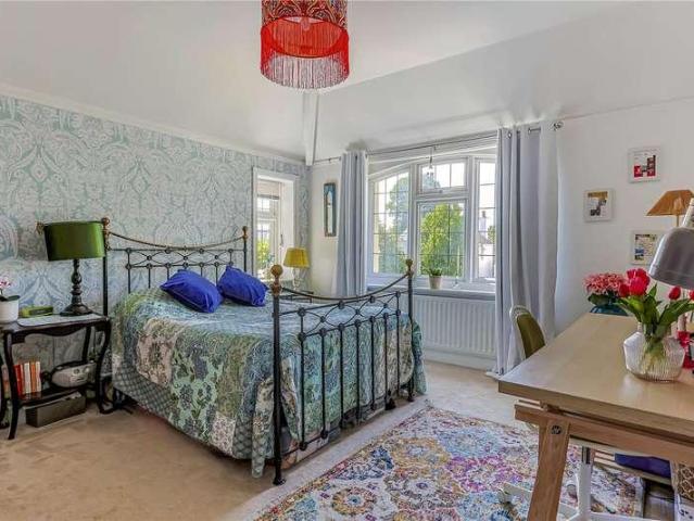 5 bed house for sale
