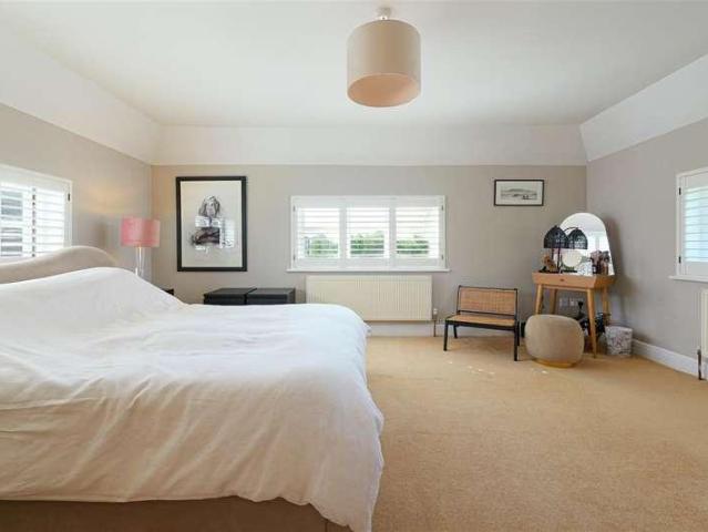 5 bed house for sale