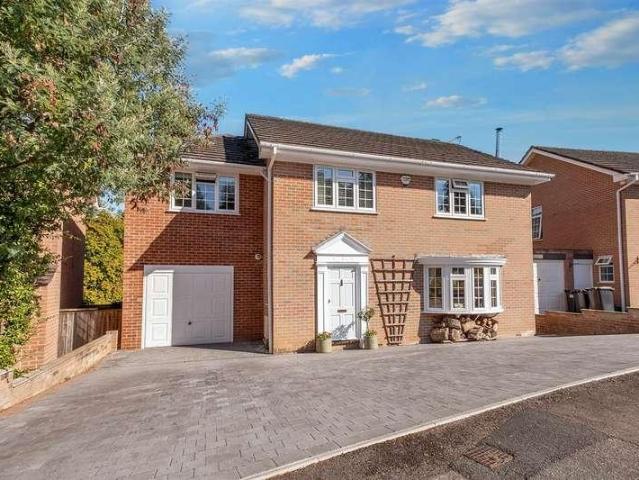 5 bed house for sale