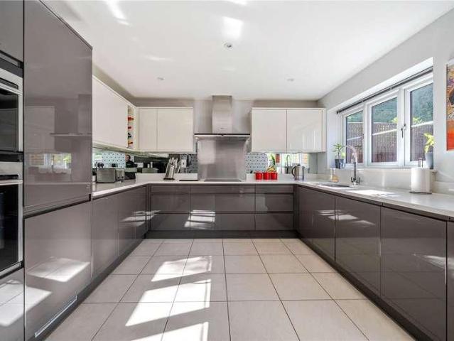 5 bed house for sale