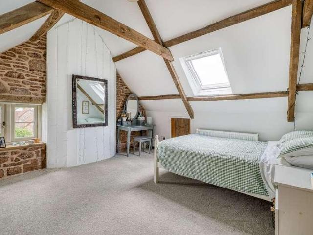 5 bed house for sale