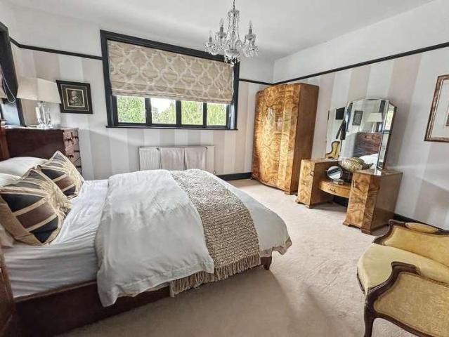 5 bed house for sale