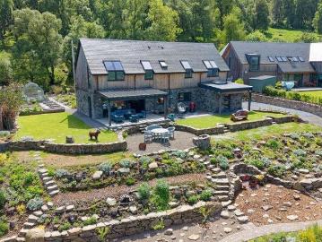 5 bed house for sale