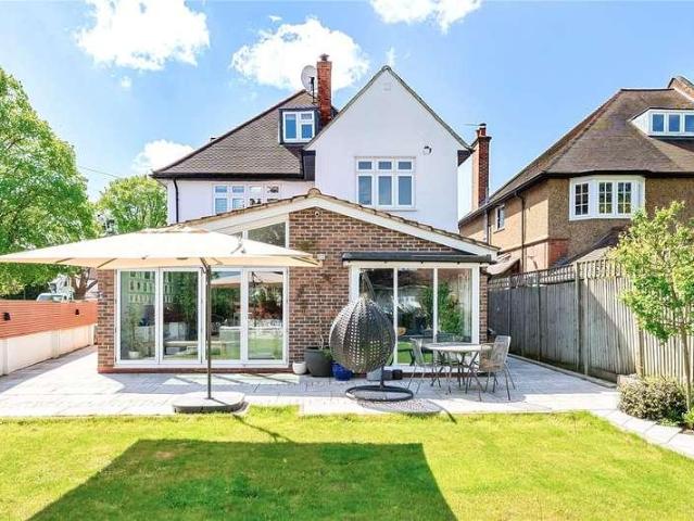 5 bed house for sale