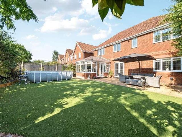 5 bed house for sale