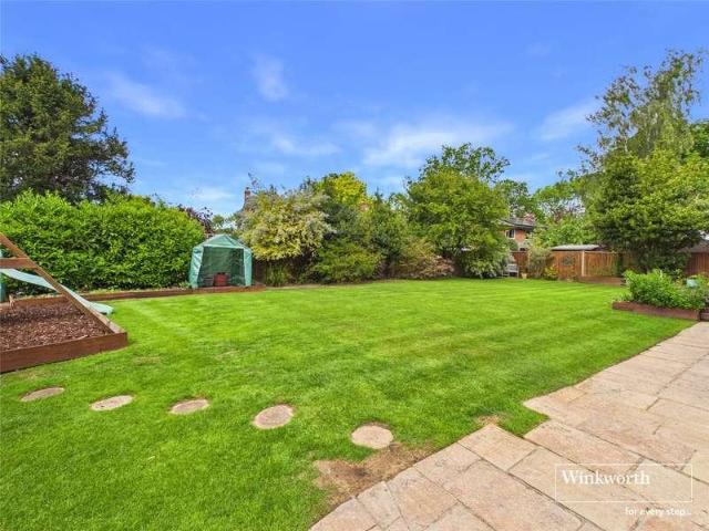 5 bed house for sale