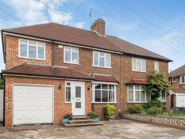 5 bed house for sale