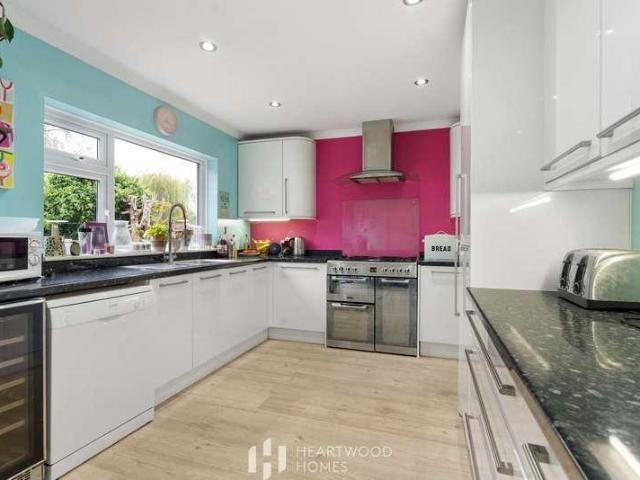 5 bed house for sale