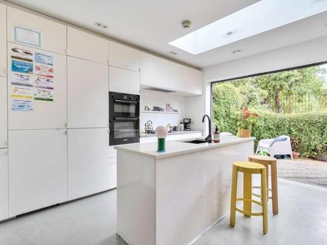 5 bed house for sale