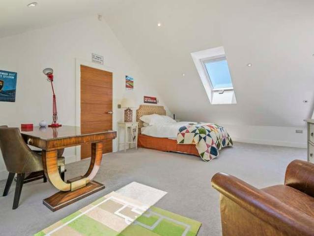 5 bed house for sale