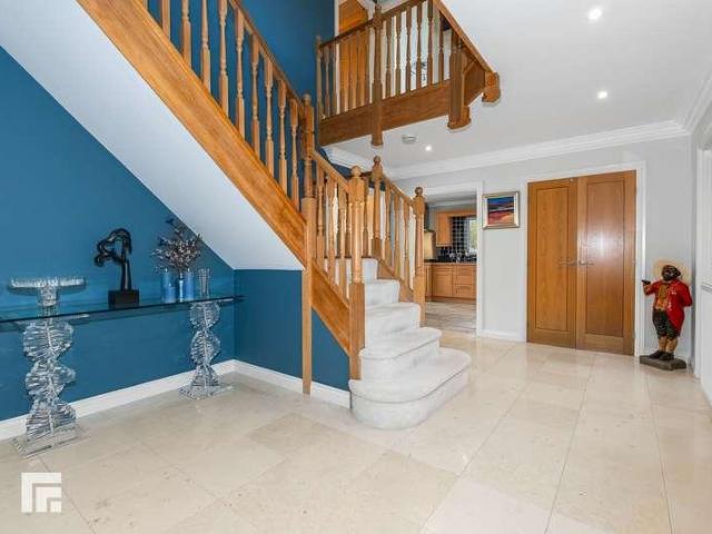 5 bed house for sale