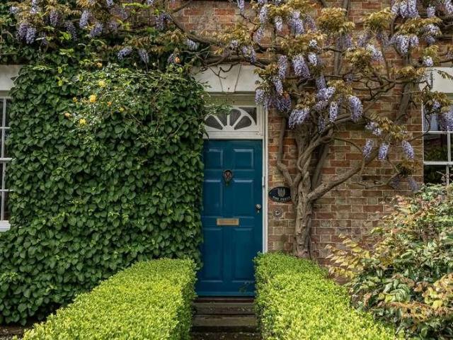 5 bed house for sale