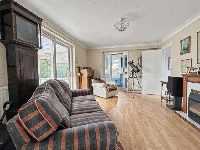 5 bed house for sale
