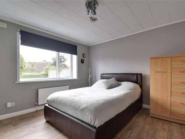 5 bed house for sale