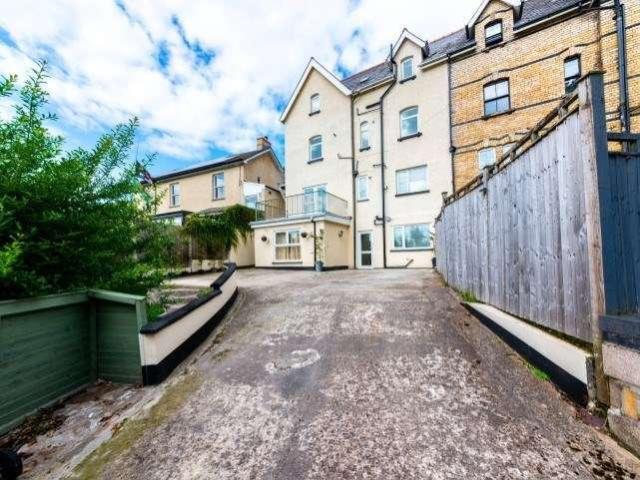 5 bed house for sale