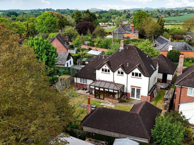 5 bed house for sale