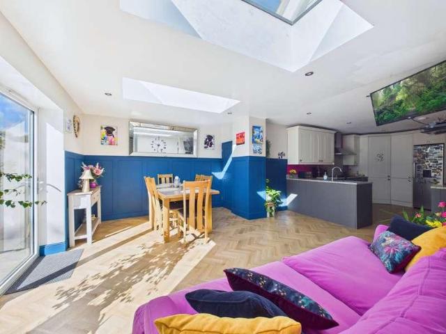5 bed house for sale