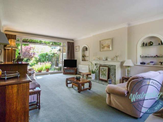 5 bed house for sale