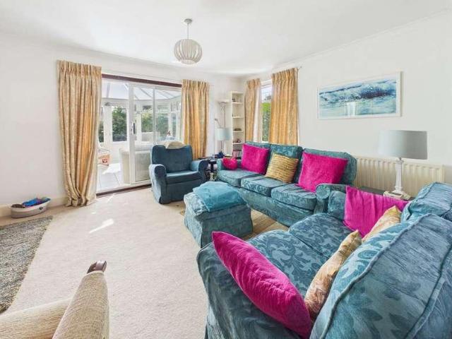 5 bed house for sale