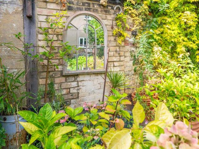 5 bed house for sale