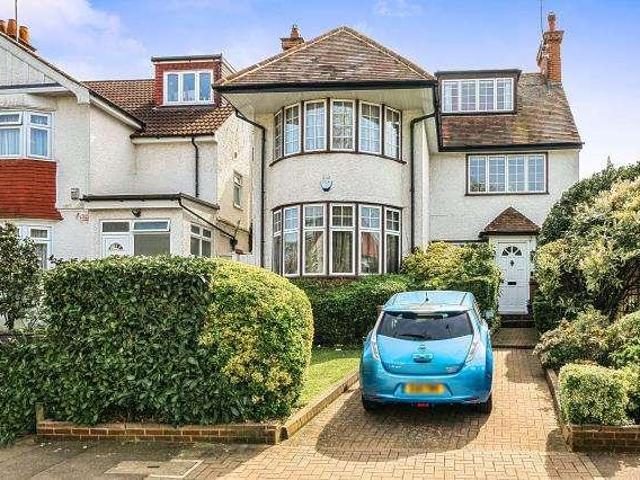 5 bed house for sale