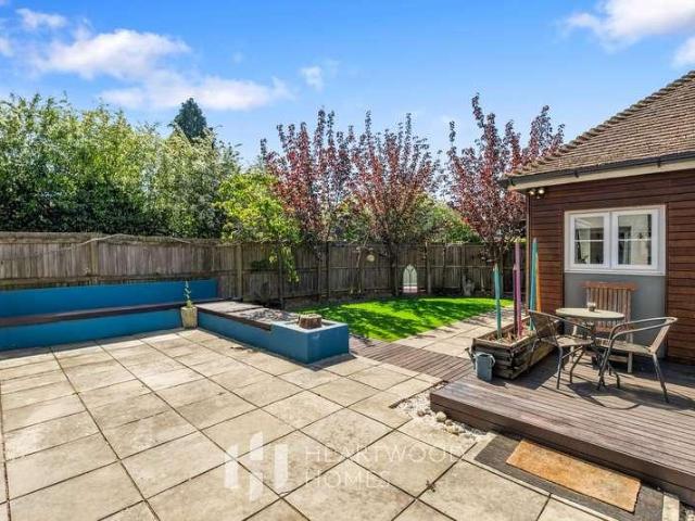 5 bed house for sale