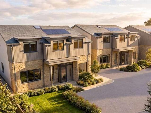 5 bed house for sale